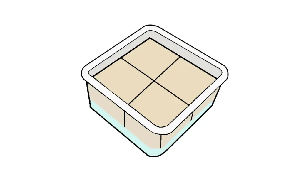スポンジをタッパーに入れ水を浸す
